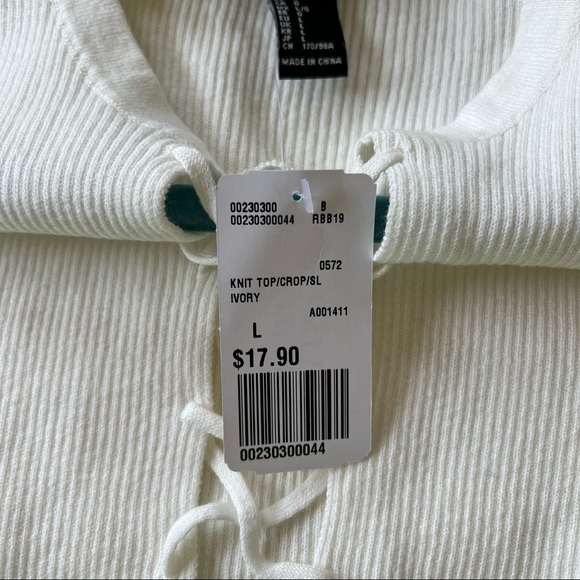 NWT Lace-up crop top - Picture 3 of 4